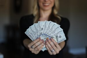 マーケティングの収益化事例はどこで学べる？